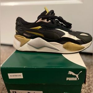 Puma femmes - excellent. Worn once.